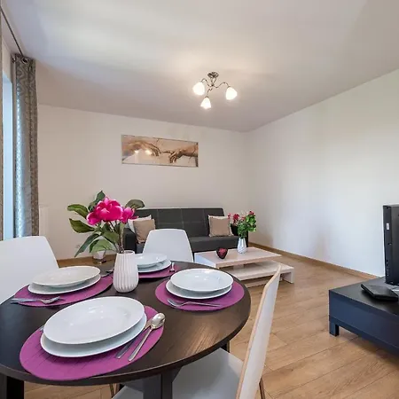 P&o Zawiszy * ワルシャワ