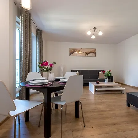 P&o Zawiszy ワルシャワ